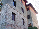 Restauración de fachada con elástico (antes).